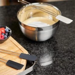 Rösle Teigschaber Silikon In Weiß -Zassenhaus shop Roesle Teigschaber Ambiente2